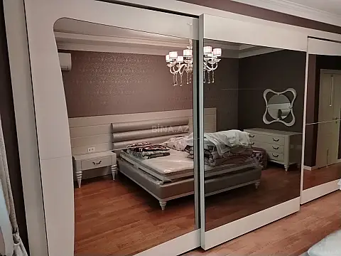 Satılır 3 otaqlı mənzil 137 m²