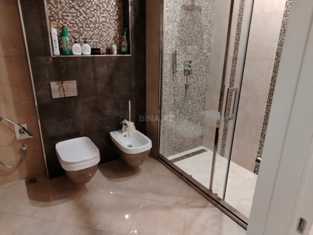Satılır 3 otaqlı mənzil 137 m²