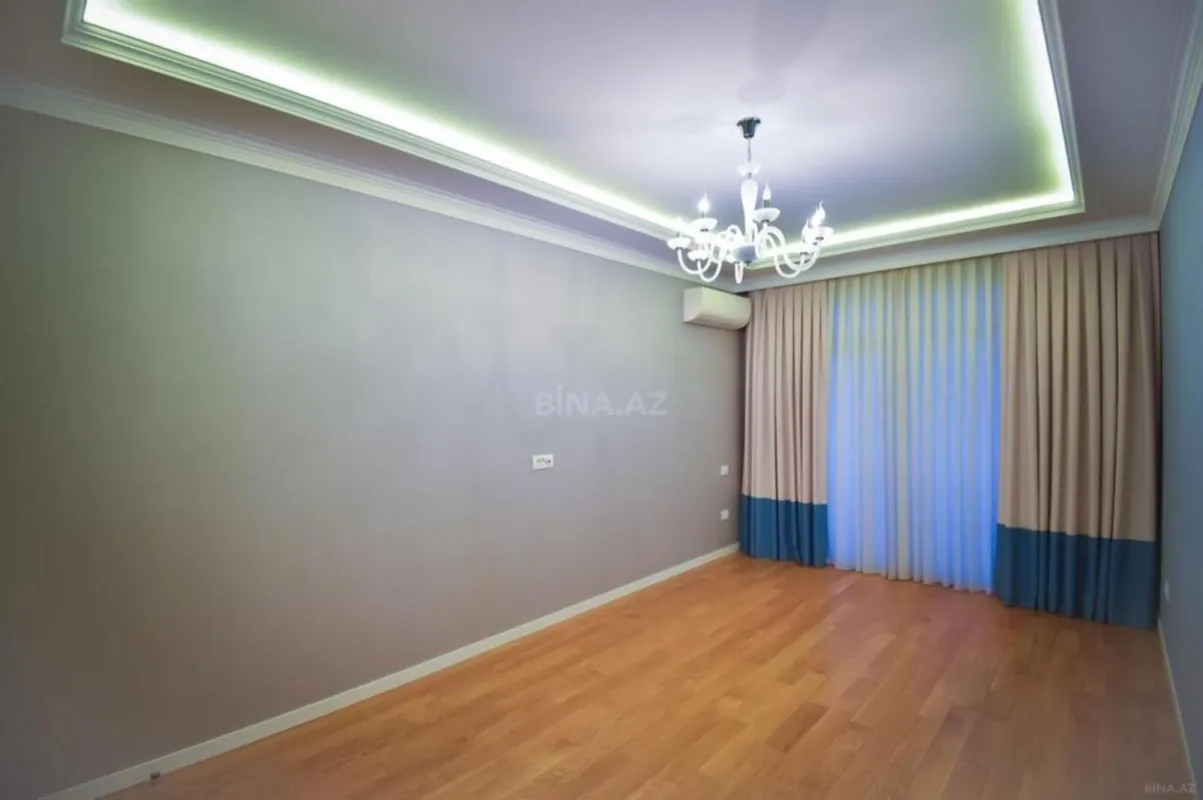Satılır 3 otaqlı mənzil 137 m²