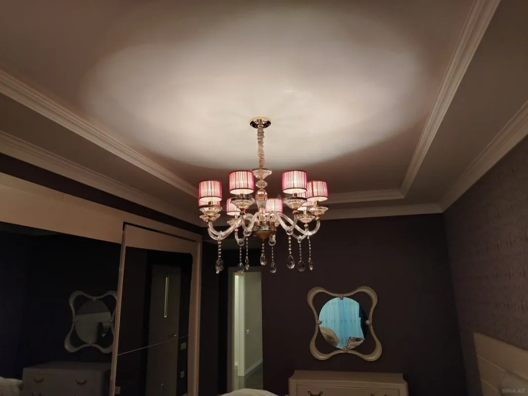 Satılır 3 otaqlı mənzil 137 m²