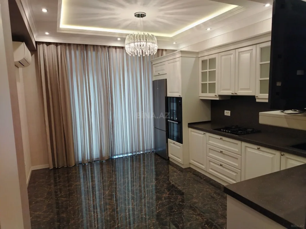 Satılır 3 otaqlı mənzil 137 m²