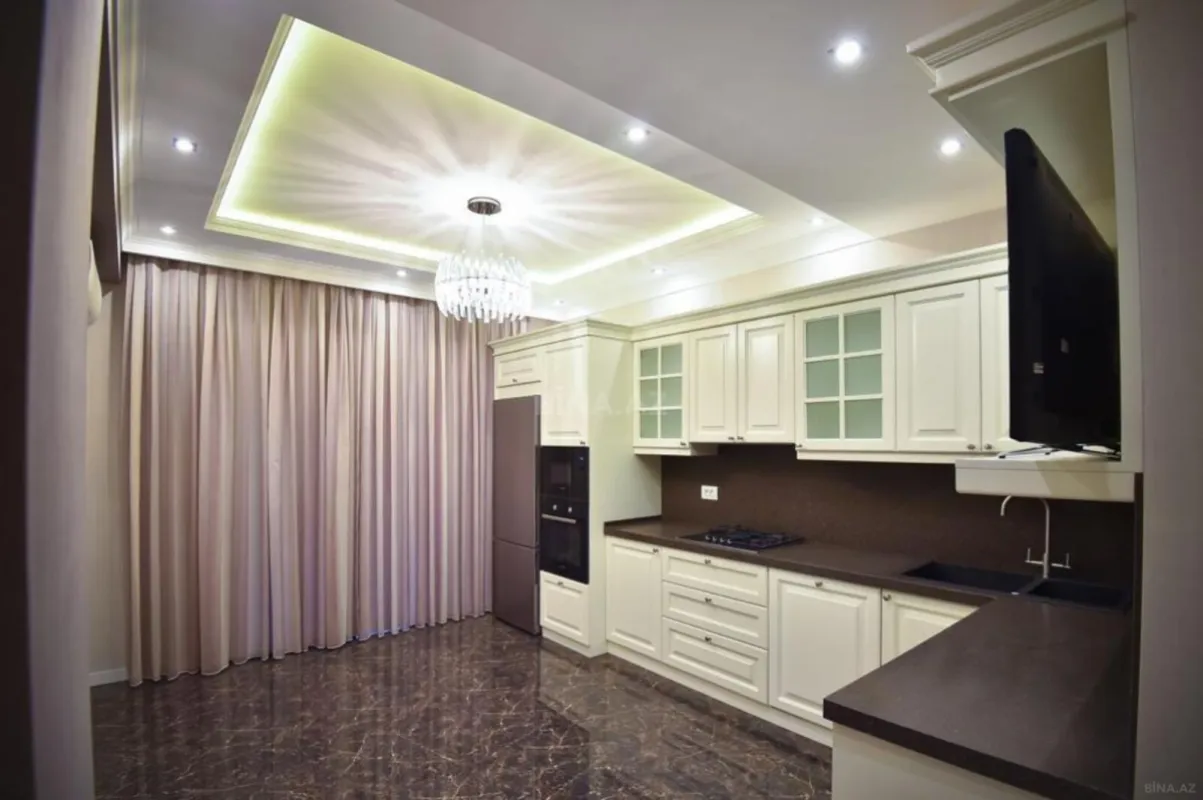 Satılır 3 otaqlı mənzil 137 m²