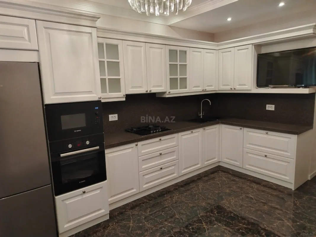 Satılır 3 otaqlı mənzil 137 m²
