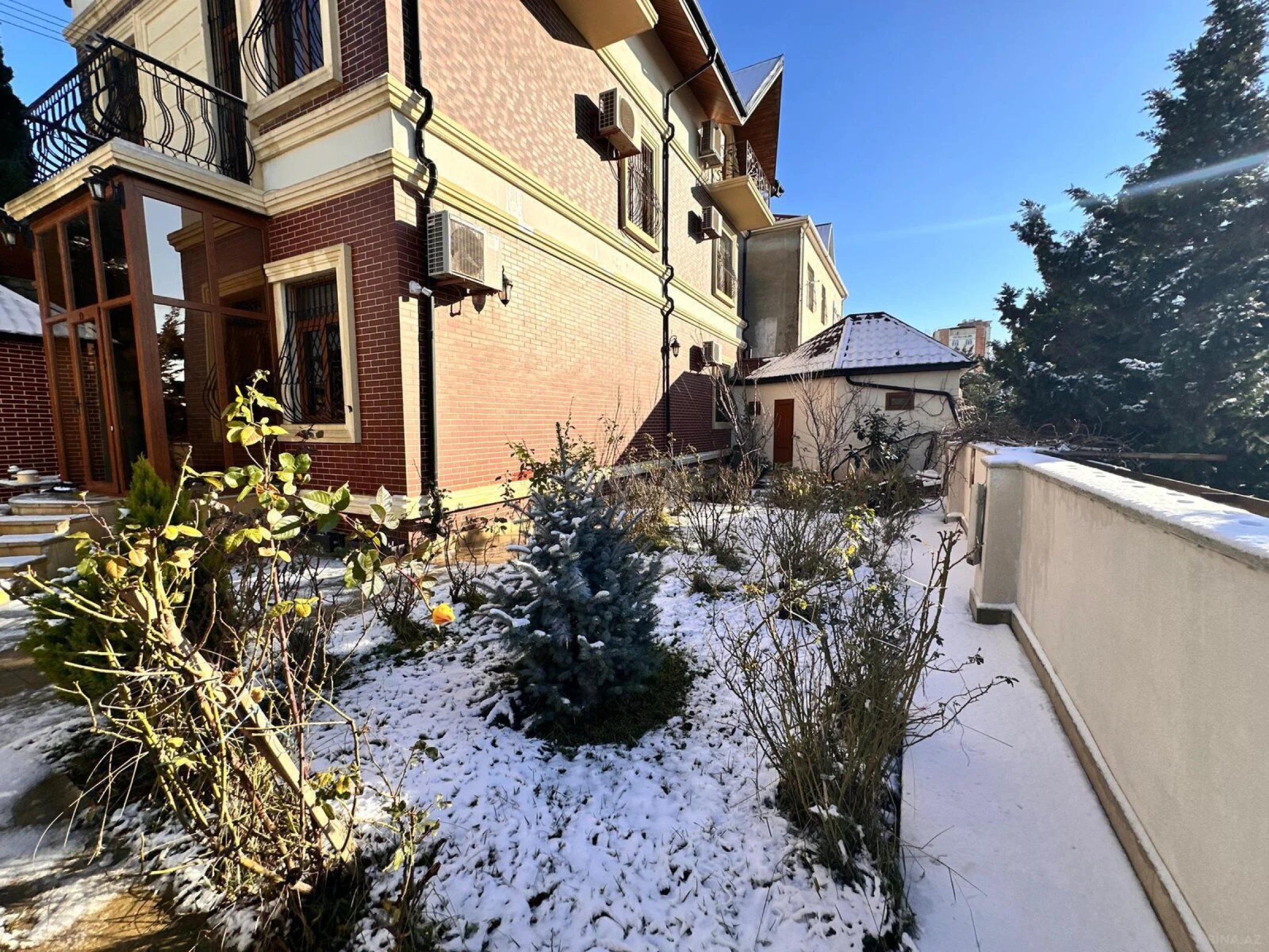 Satılır 4 otaqlı həyət evi 360 m²