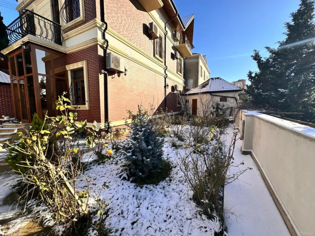 Satılır 4 otaqlı həyət evi 360 m²