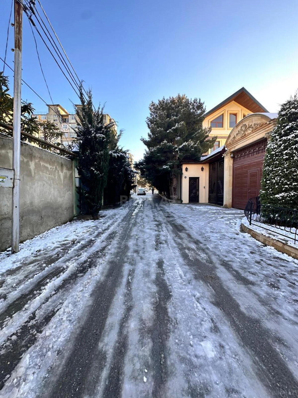 Satılır 4 otaqlı həyət evi 360 m²