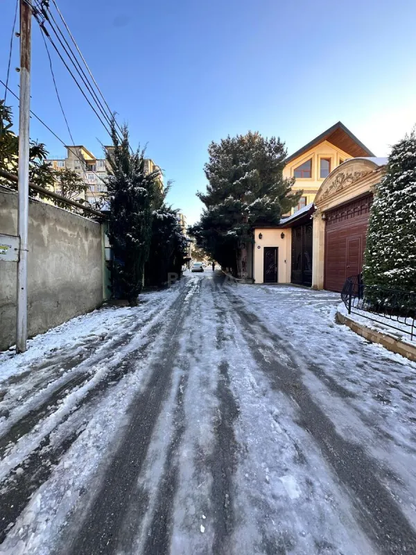 Satılır 4 otaqlı həyət evi 360 m²
