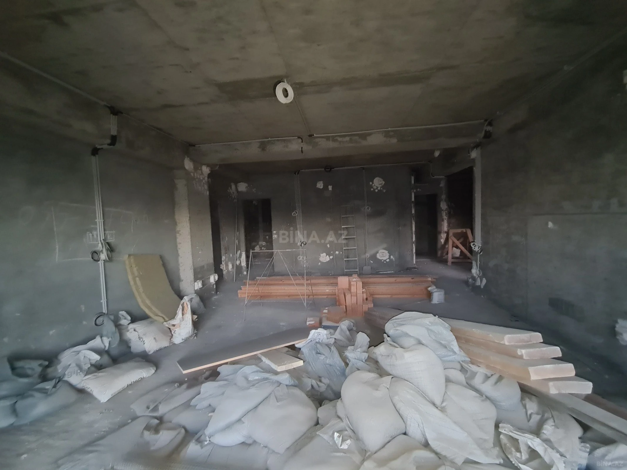 Satılır 3 otaqlı mənzil 155 m²