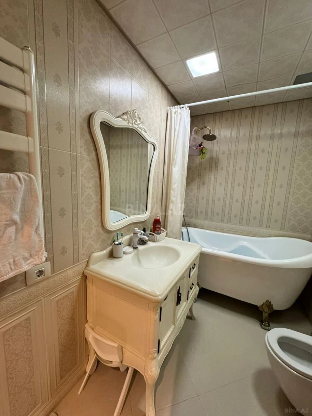 Satılır 3 otaqlı mənzil 107 m²