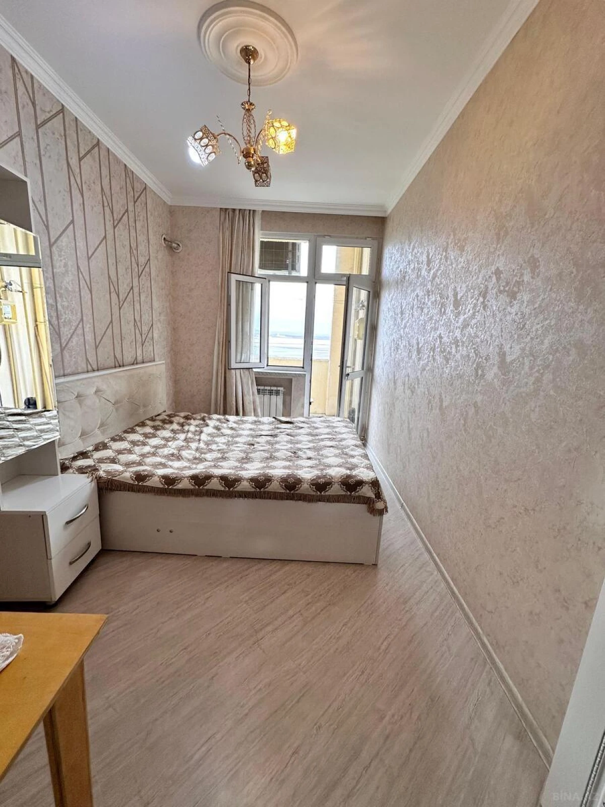 Satılır 3 otaqlı mənzil 82 m²