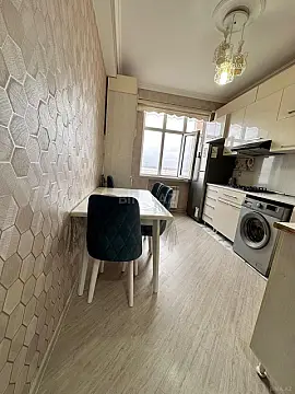 Satılır 3 otaqlı mənzil 82 m²