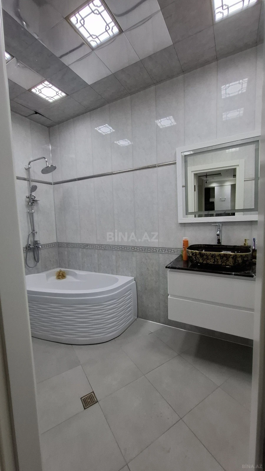 Satılır 3 otaqlı mənzil 110 m²