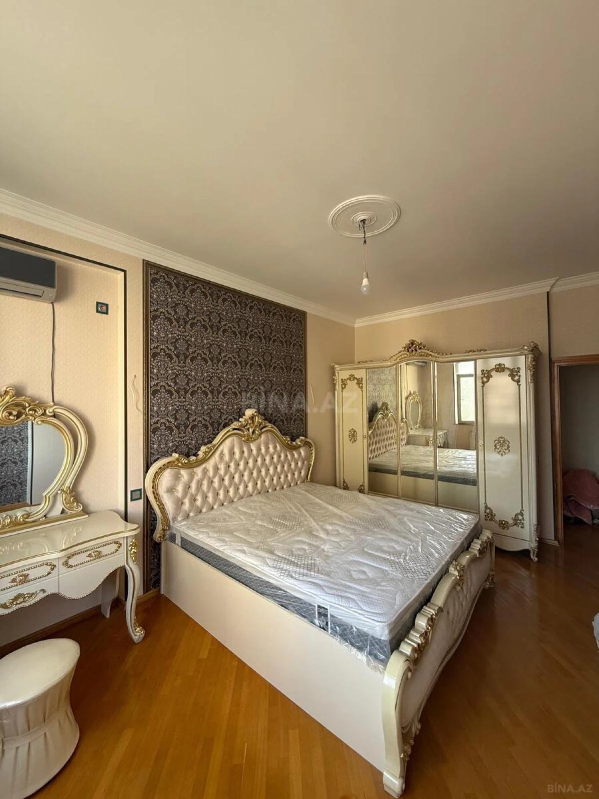 Satılır 3 otaqlı mənzil 110 m²