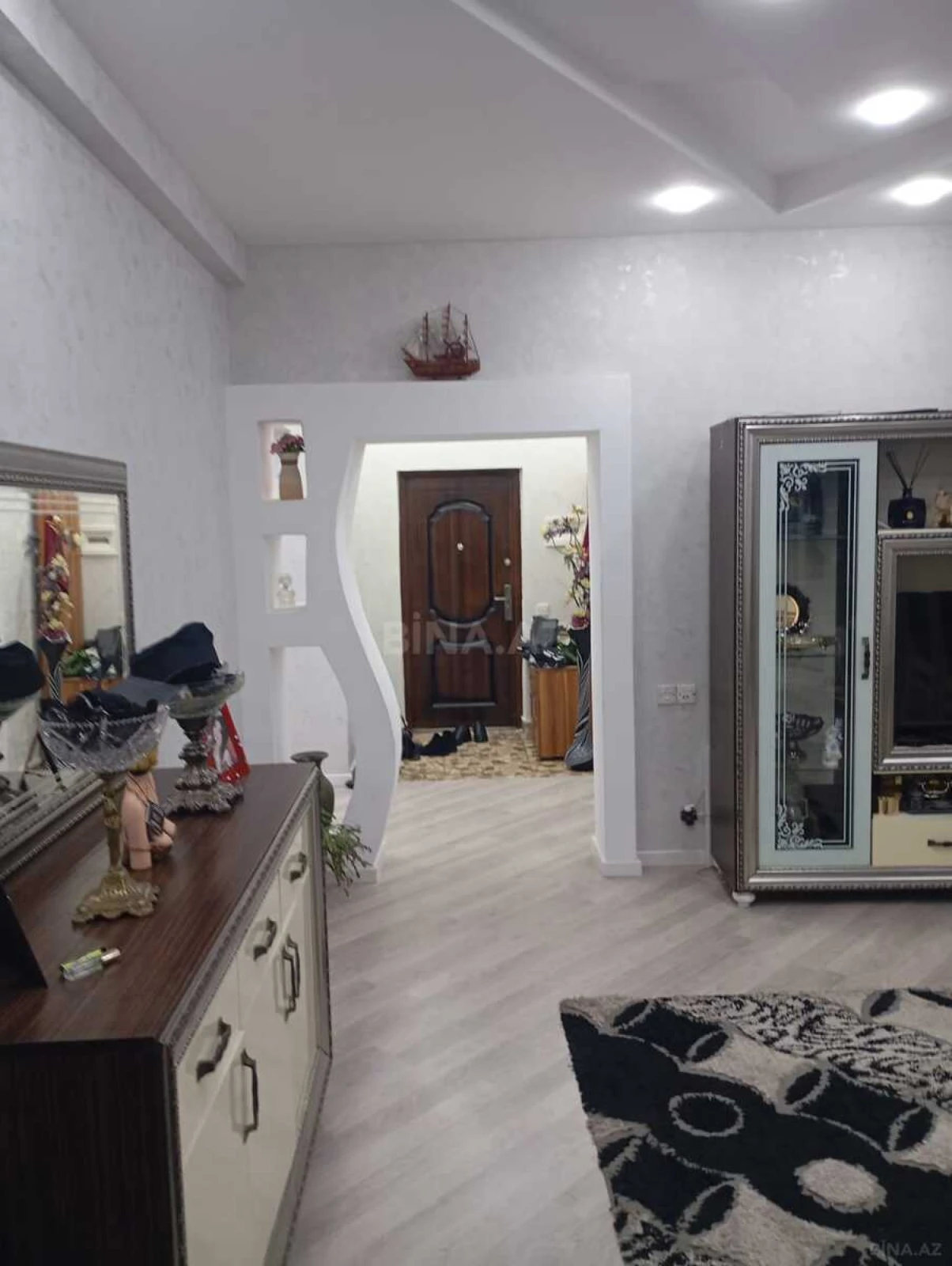Satılır 3 otaqlı mənzil 110 m²