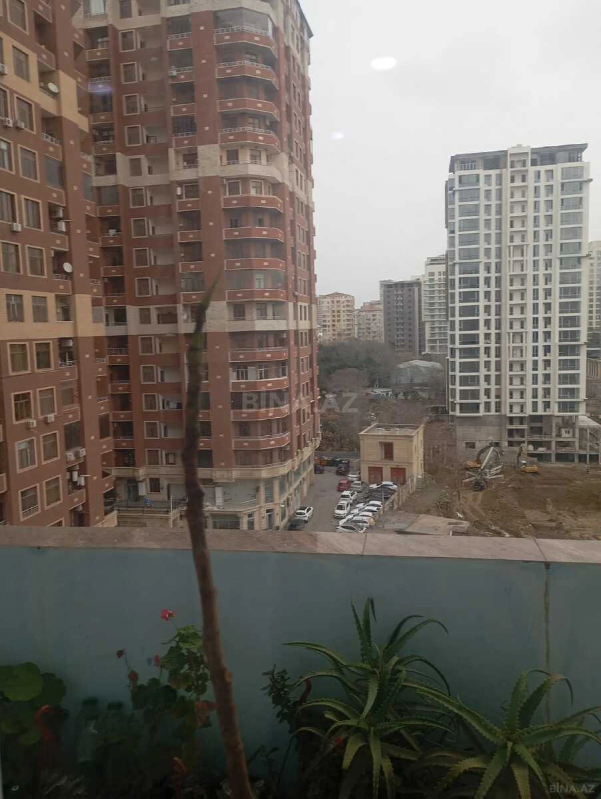 Satılır 3 otaqlı mənzil 110 m²