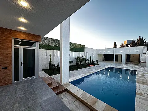 Satılır 4 otaqlı həyət evi 200 m²