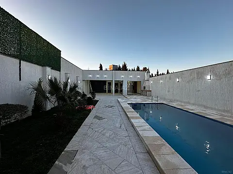 Satılır 4 otaqlı həyət evi 200 m²