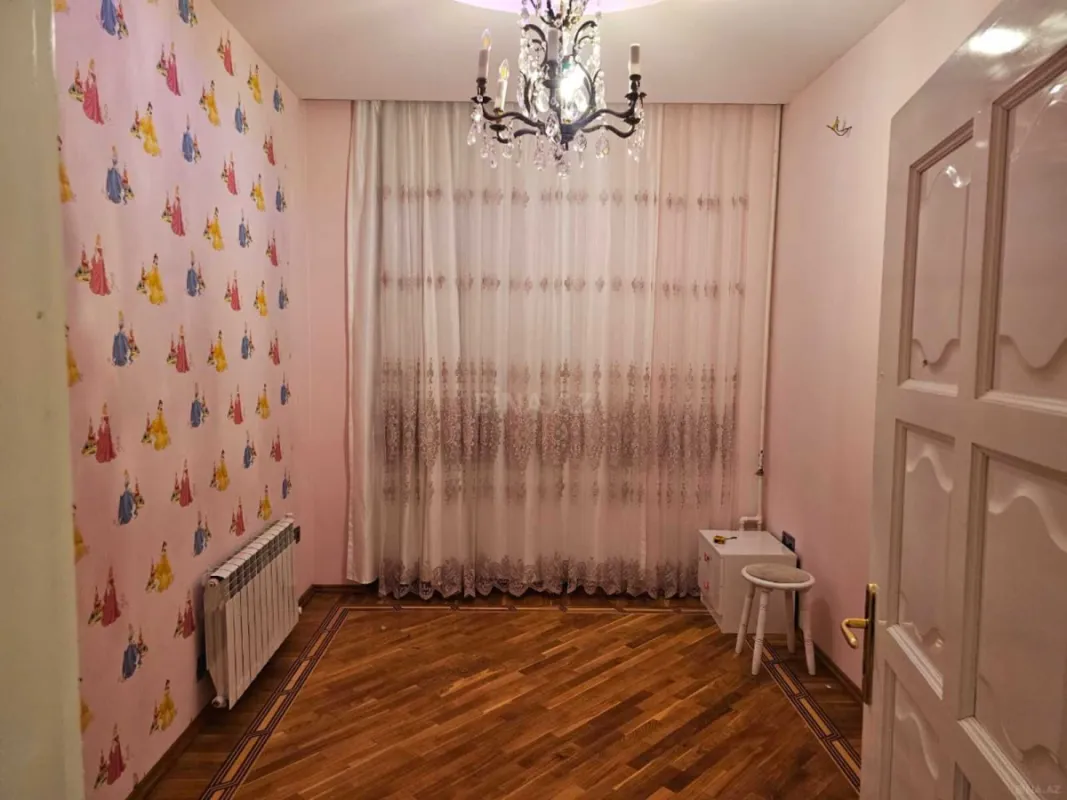 Kirayə verilir 5 otaqlı mənzil 200 m²