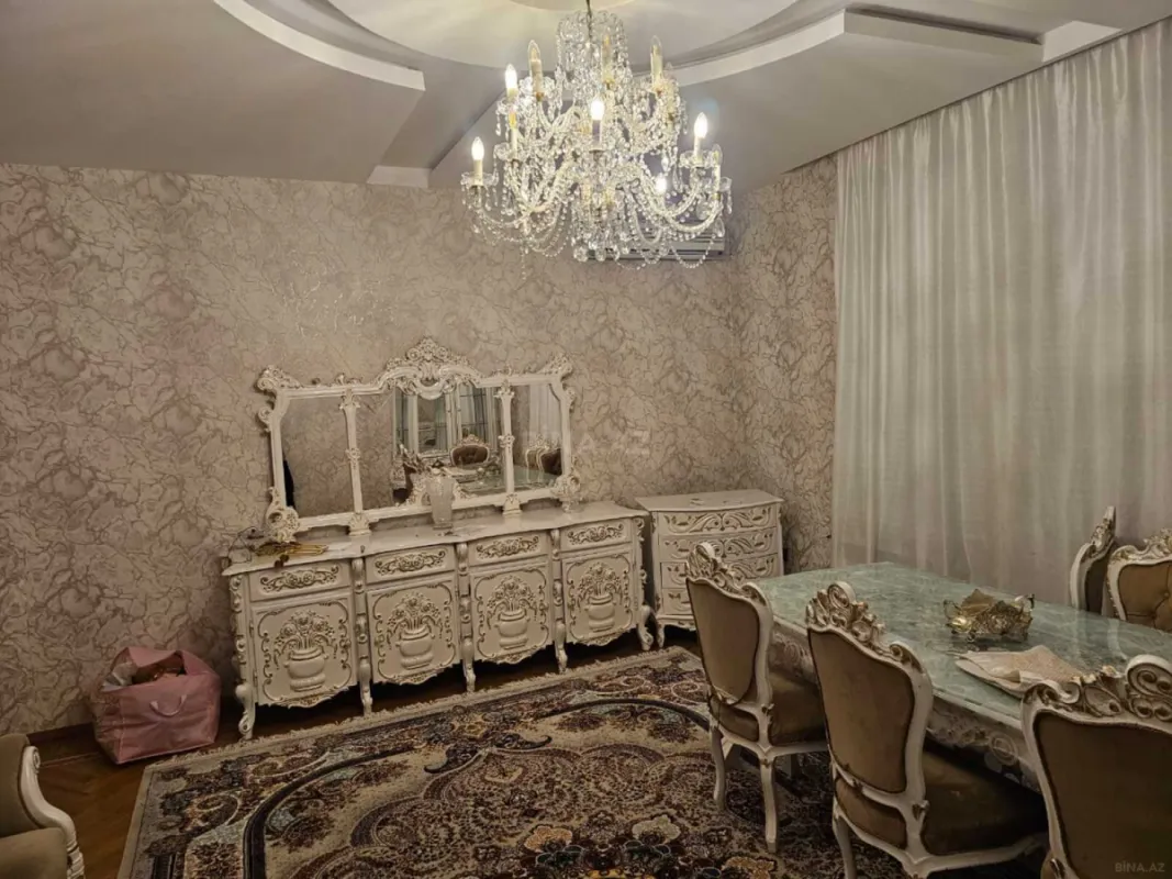 Kirayə verilir 5 otaqlı mənzil 200 m²