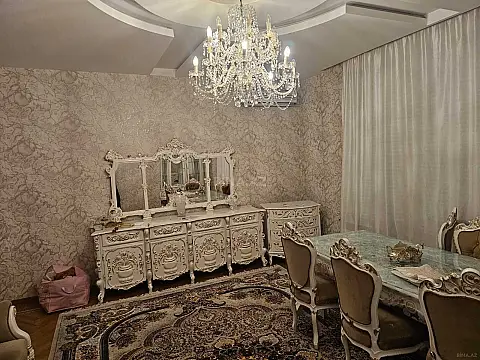 Kirayə verilir 5 otaqlı mənzil 200 m²