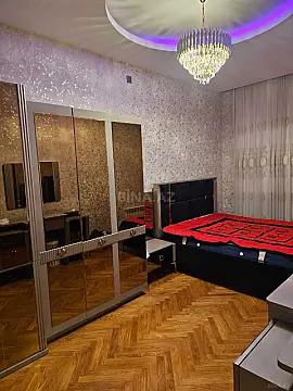 Kirayə verilir 5 otaqlı mənzil 200 m²