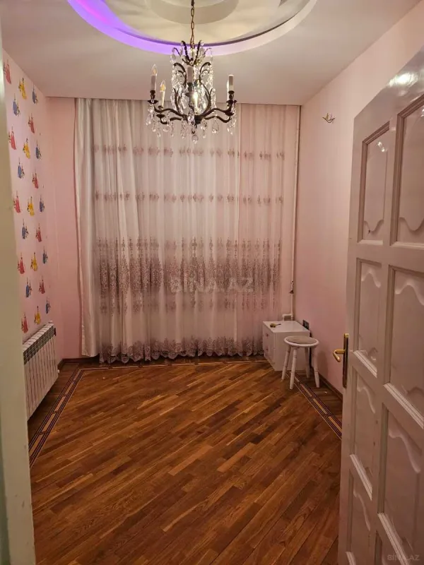 Kirayə verilir 5 otaqlı mənzil 200 m²