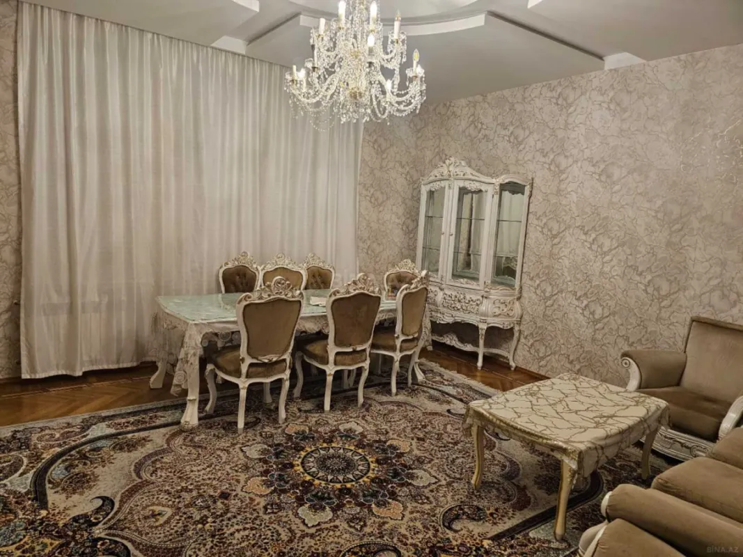 Kirayə verilir 5 otaqlı mənzil 200 m²