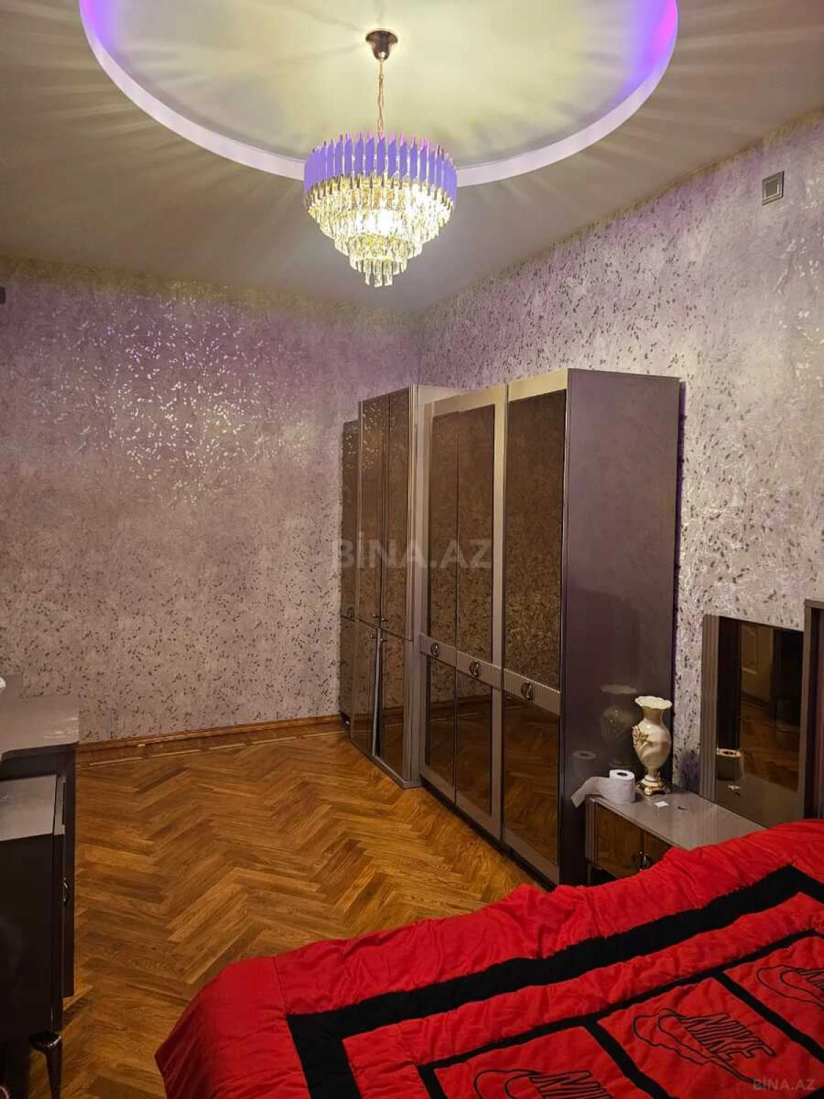 Kirayə verilir 5 otaqlı mənzil 200 m²