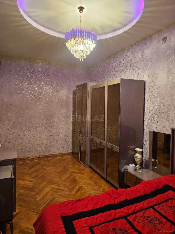 Kirayə verilir 5 otaqlı mənzil 200 m²