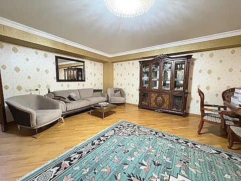 Satılır 3 otaqlı mənzil 140 m²