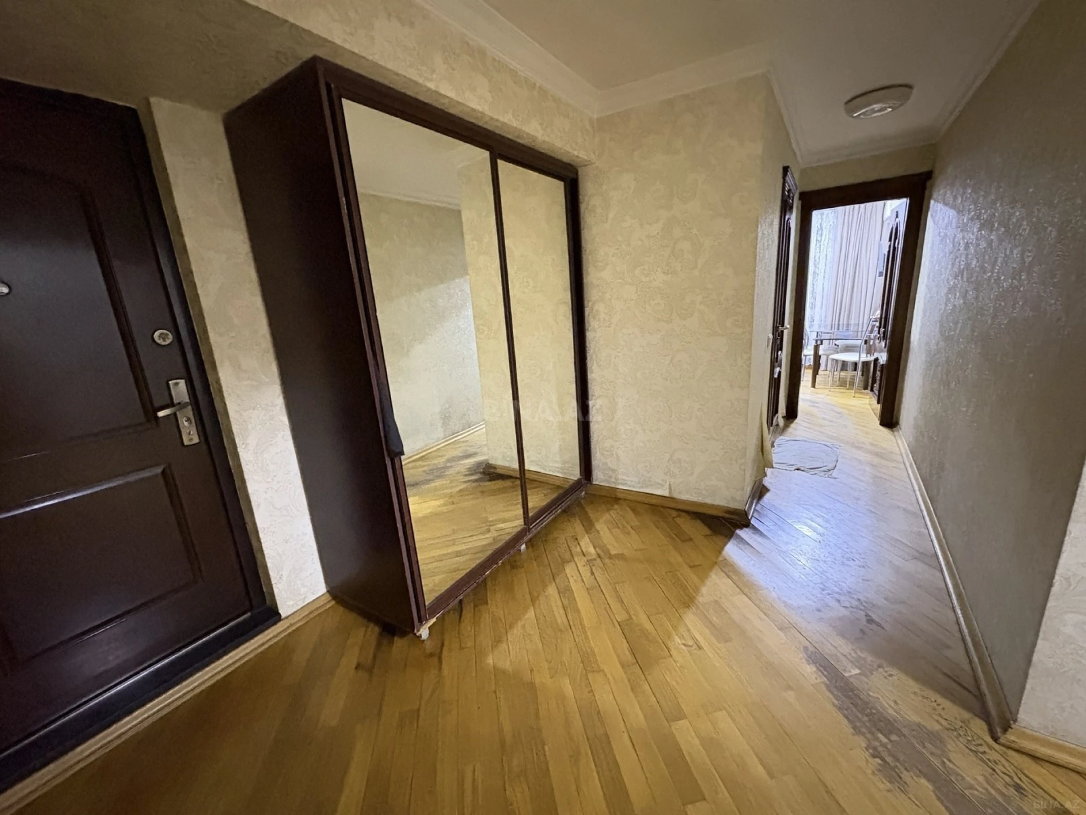 Satılır 3 otaqlı mənzil 140 m²