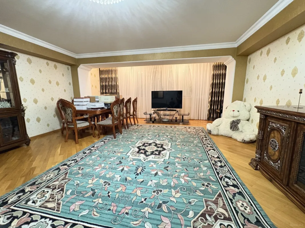 Satılır 3 otaqlı mənzil 140 m²