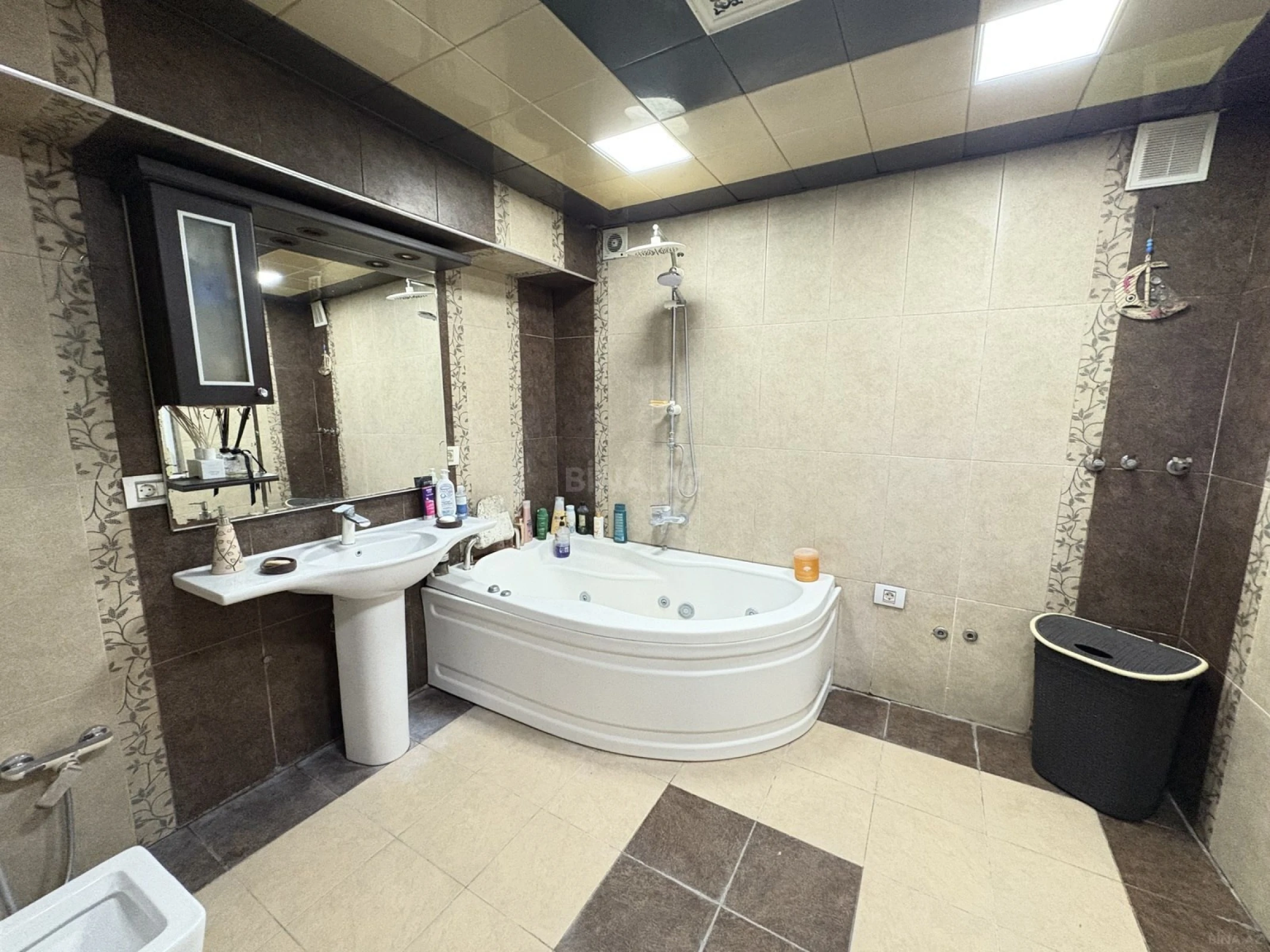 Satılır 3 otaqlı mənzil 140 m²