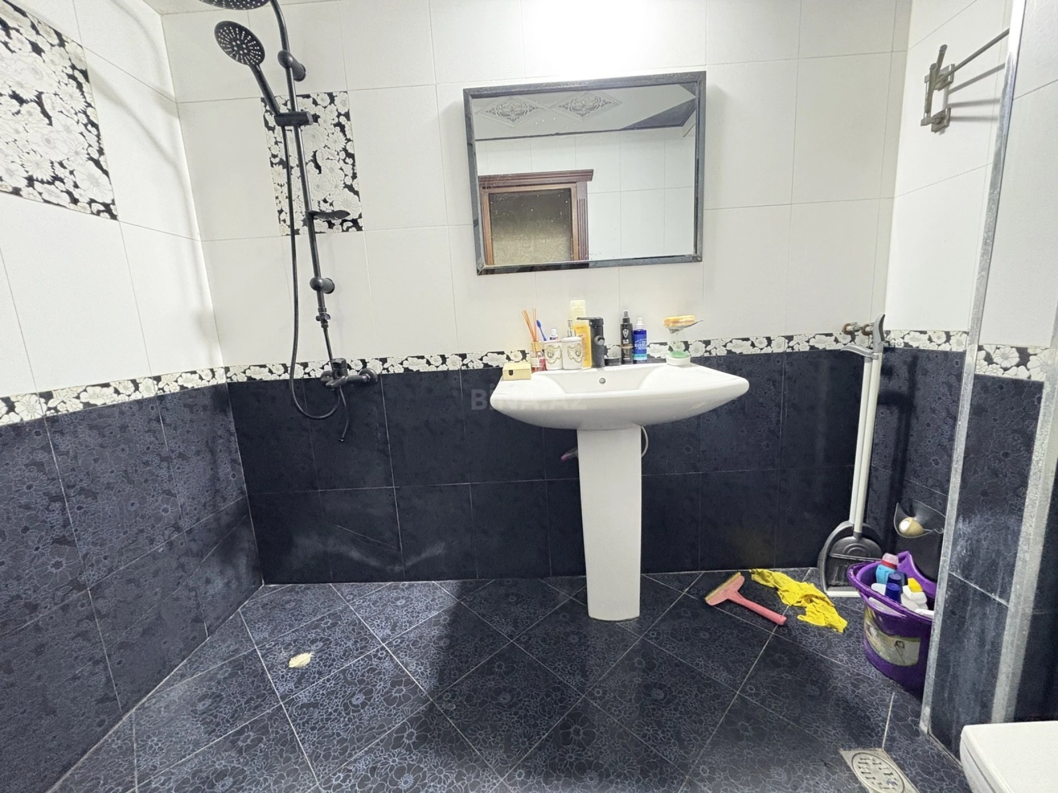 Satılır 3 otaqlı mənzil 140 m²