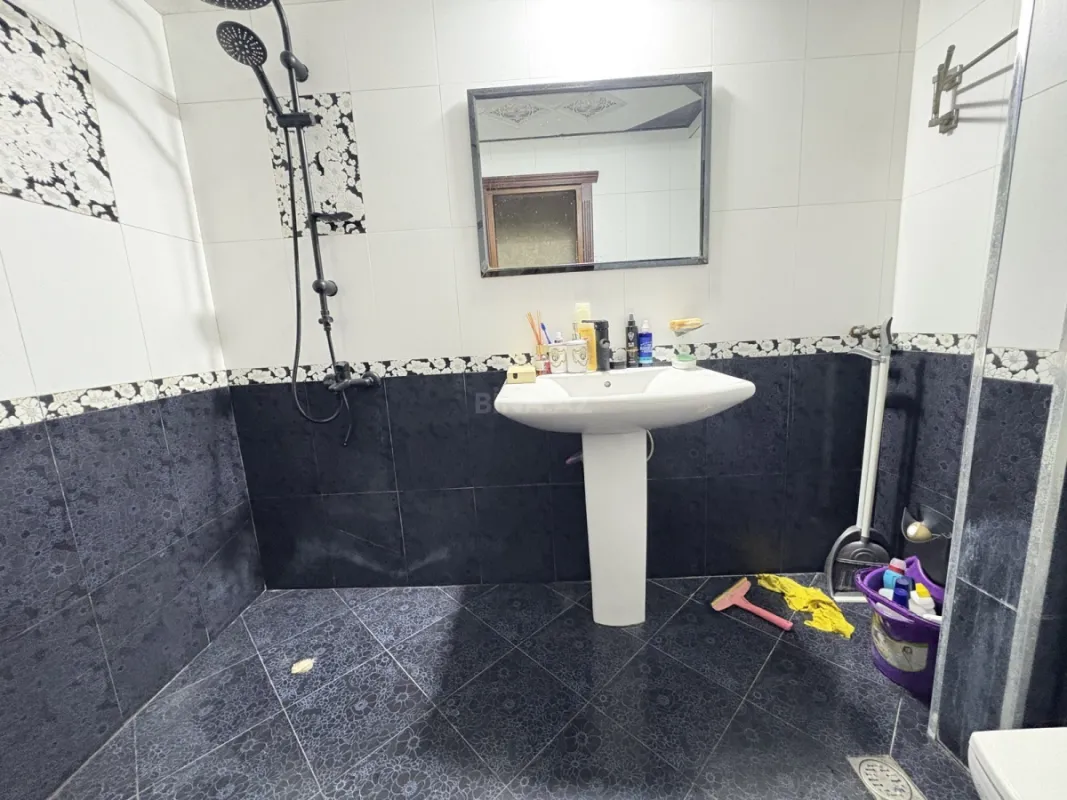 Satılır 3 otaqlı mənzil 140 m²