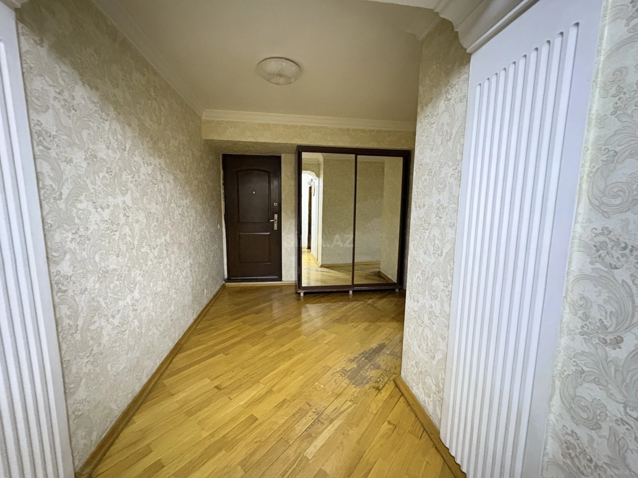 Satılır 3 otaqlı mənzil 140 m²