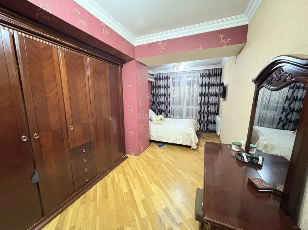 Satılır 3 otaqlı mənzil 140 m²