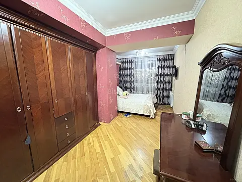 Satılır 3 otaqlı mənzil 140 m²