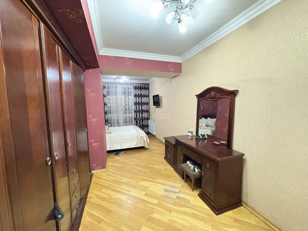 Satılır 3 otaqlı mənzil 140 m²