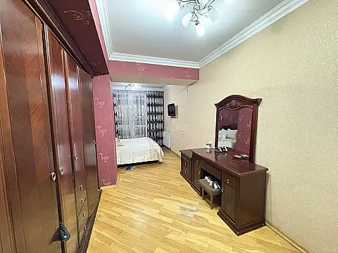 Satılır 3 otaqlı mənzil 140 m²