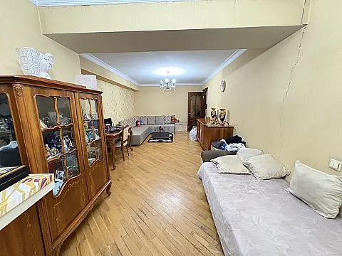 Satılır 3 otaqlı mənzil 140 m²
