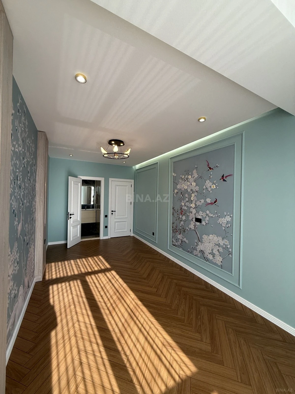 Satılır 4 otaqlı mənzil 140 m²