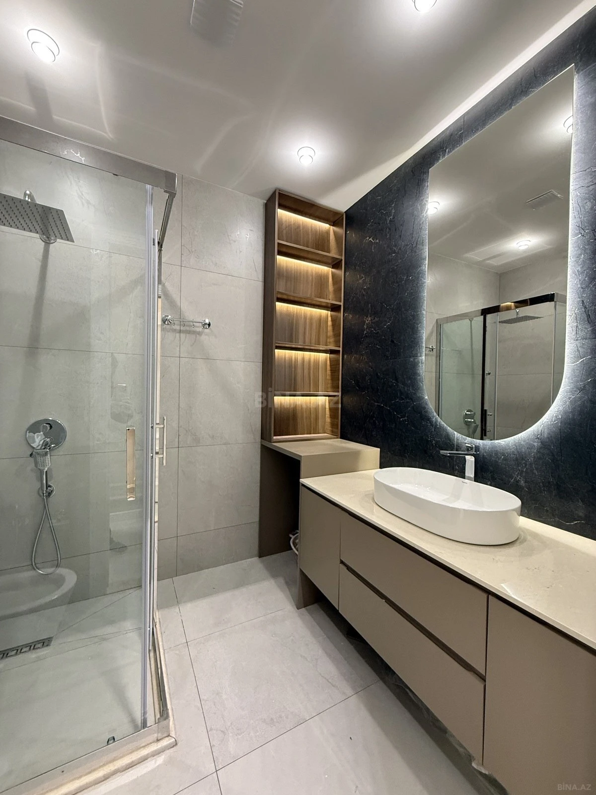 Satılır 4 otaqlı mənzil 140 m²