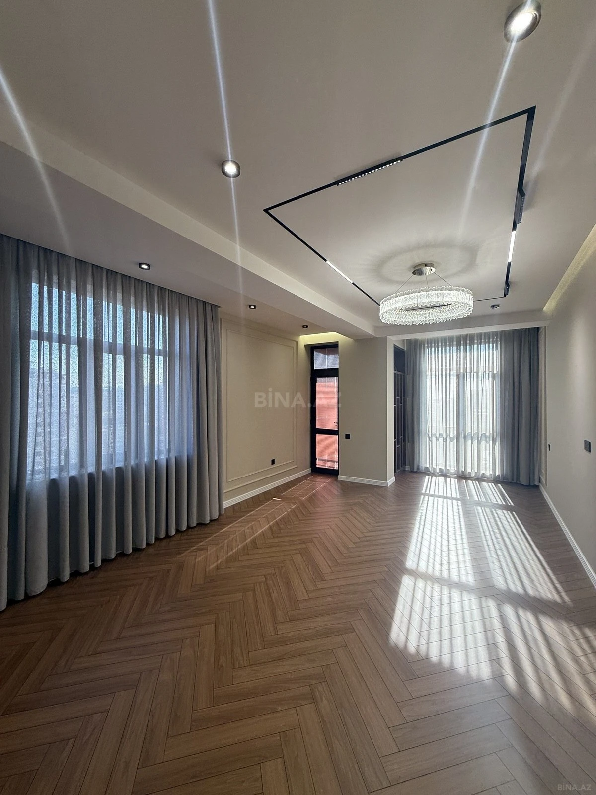 Satılır 4 otaqlı mənzil 140 m²