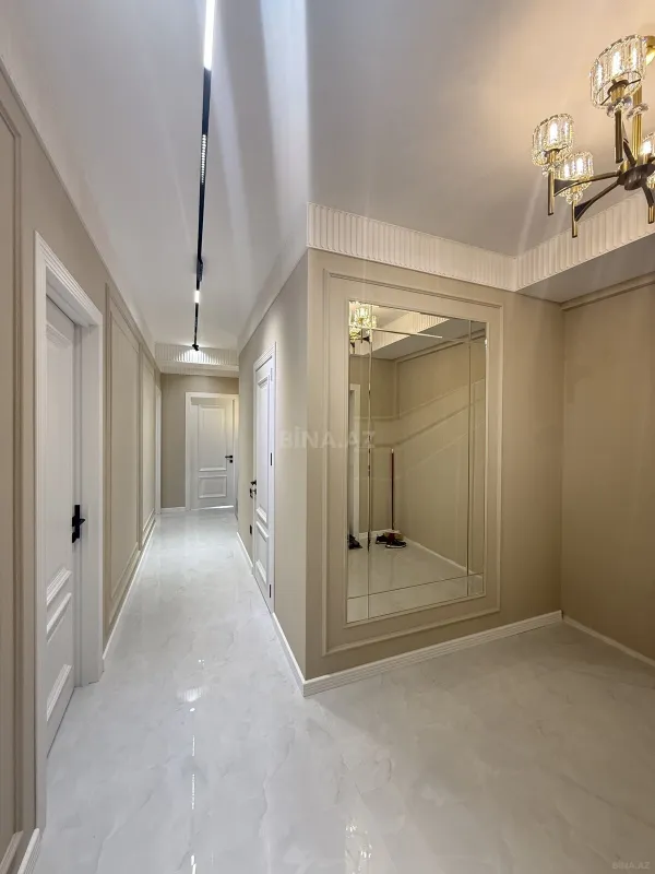 Satılır 4 otaqlı mənzil 140 m²