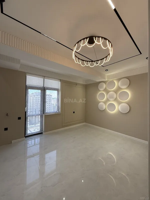 Satılır 4 otaqlı mənzil 140 m²