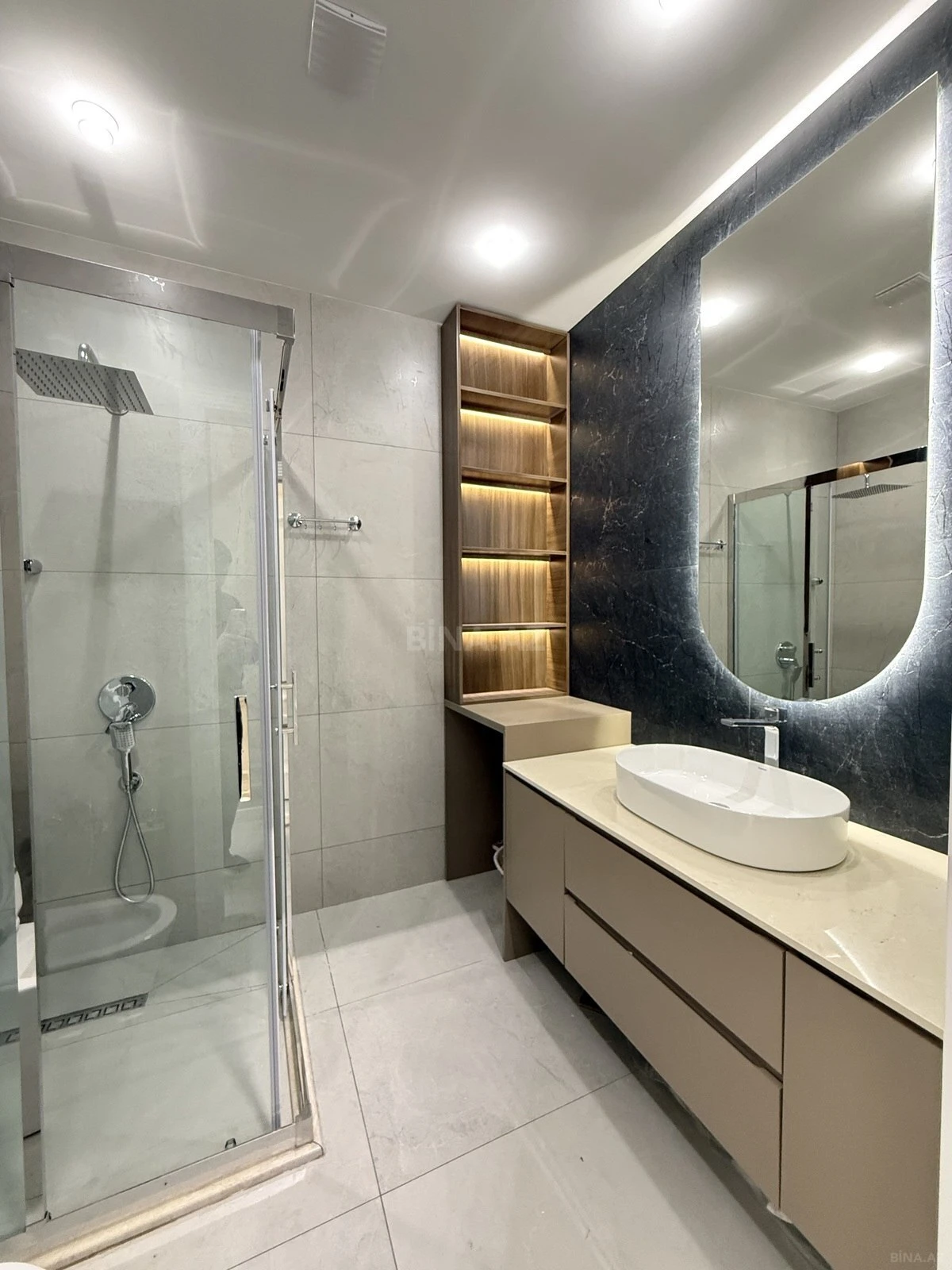 Satılır 4 otaqlı mənzil 140 m²