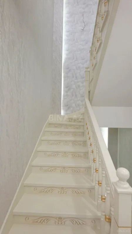 Satılır 7 otaqlı həyət evi 360 m²