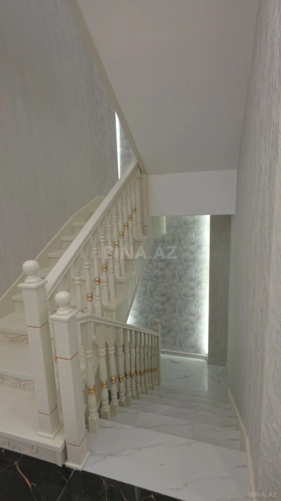 Satılır 7 otaqlı həyət evi 360 m²