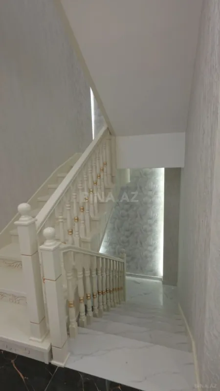 Satılır 7 otaqlı həyət evi 360 m²